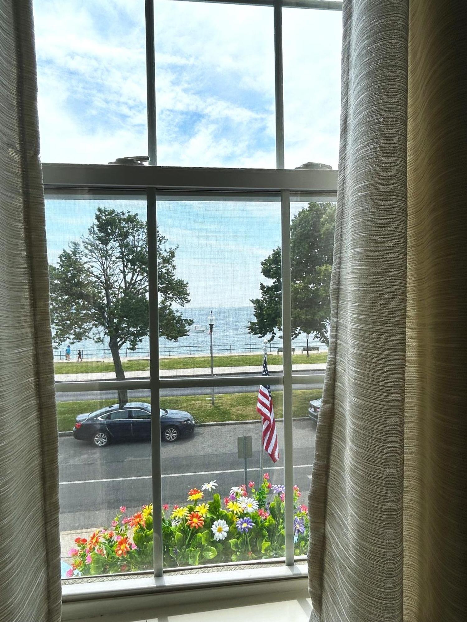 Harborview Inn 3*